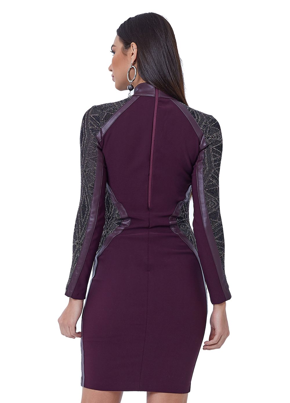 vestido justo com brilho